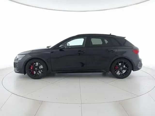 Usata Audi RS3 Sportback Comfort 400 CV (294 kW) 2023 Nero mythos metallizzato Utilitaria