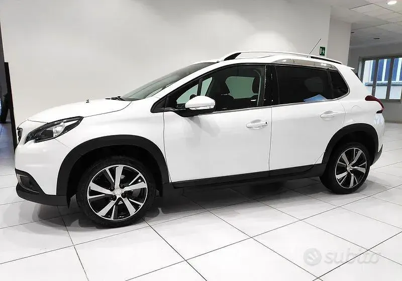 Usata Peugeot 2008 Allure 99 CV (72 kW) 2017 Bianco SUV