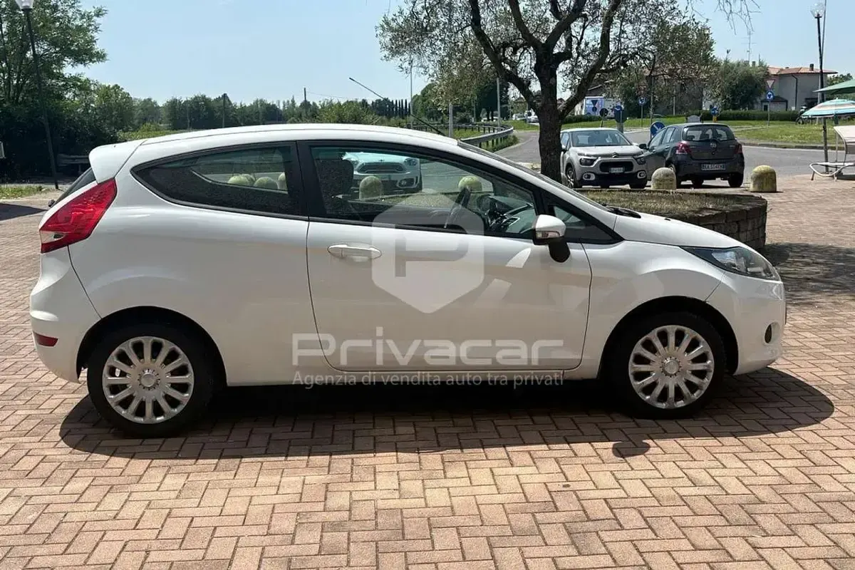 Usata Ford Fiesta Titanium 69 CV (50 kW) 2011 Grigio Utilitaria