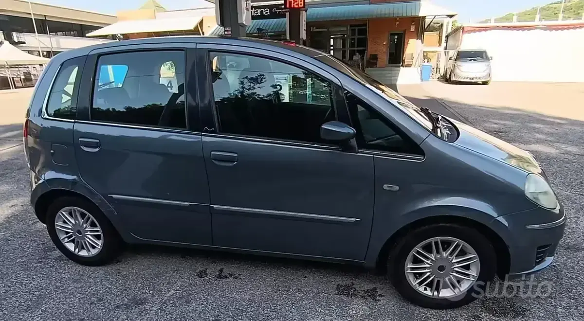 Usata Lancia Musa 69 CV (50 kW) 2008 Grigio Monovolume