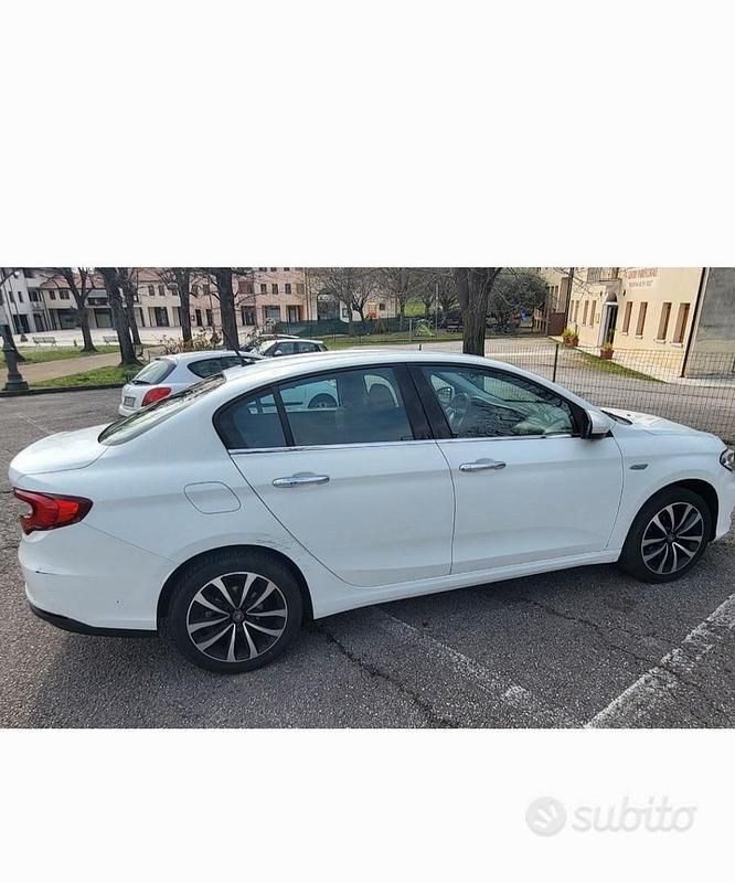 Usata Fiat Tipo 120 CV (88 kW) 2016 Bianco Berlina