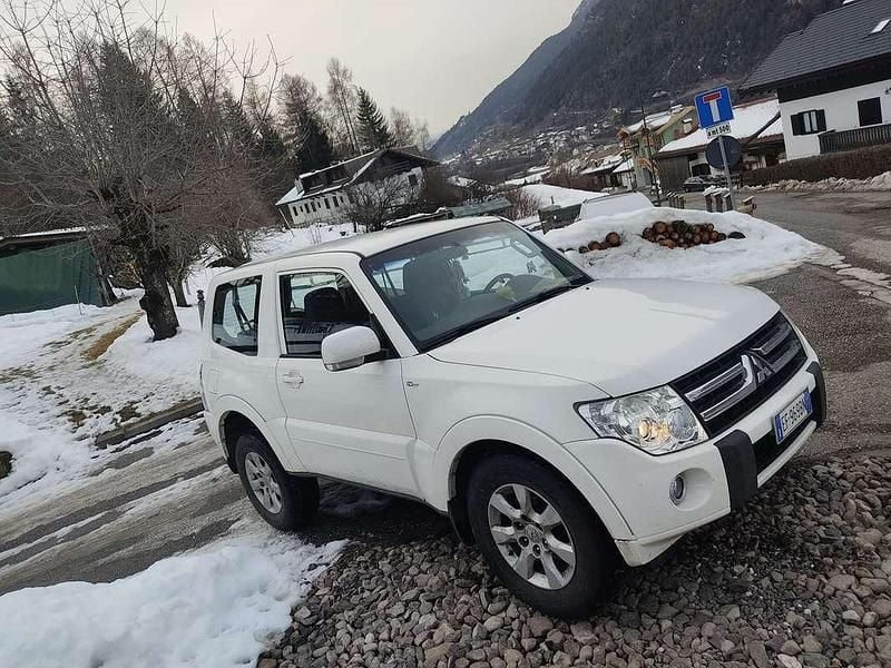Usata Mitsubishi Pajero Intense 200 CV (147 kW) 2011 Bianco SUV