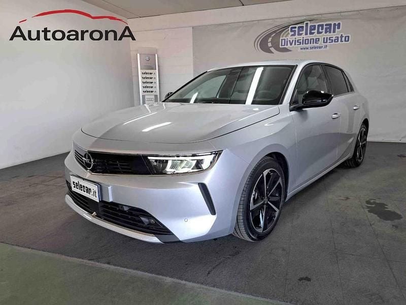 Usata Opel Astra Elegance 130 CV (95 kW) 2023 Gr1b argento diamante metallizzato Berlina