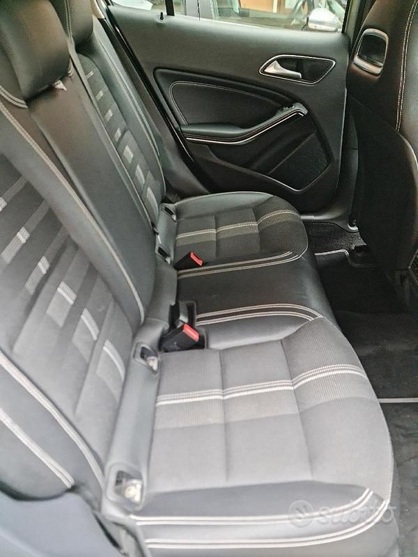 Usata Mercedes GLA200 136 CV (100 kW) 2018 Grigio SUV