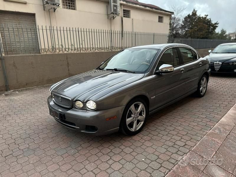 Usata Jaguar X-type Sovereign 145 CV (106 kW) 2009 Grigio Berlina