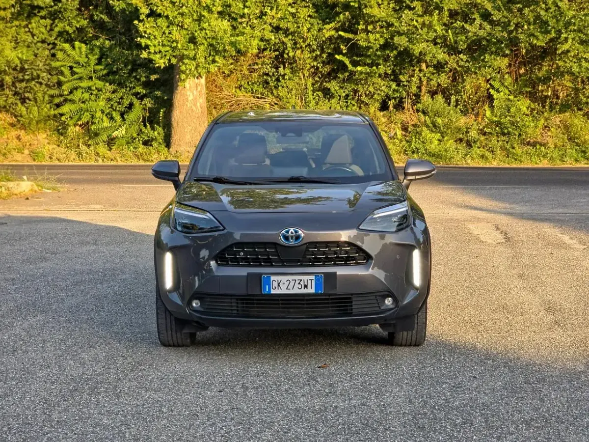 Usata Toyota Yaris Hybrid Business Edition 92 CV (67 kW) 2022 Grigio Station wagon