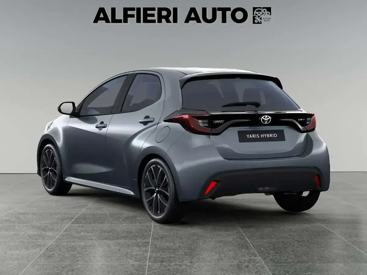 Nuova Toyota Yaris Hybrid 116 CV (85 kW) 2026 Grigio Berlina