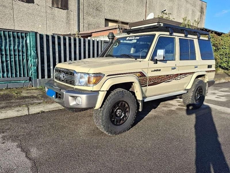 Usata Toyota Land Cruiser 231 CV (169 kW) 2022 Beige SUV
