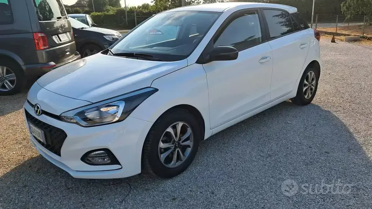 Usata Hyundai i20 73 CV (53 kW) 2020 Bianco Utilitaria