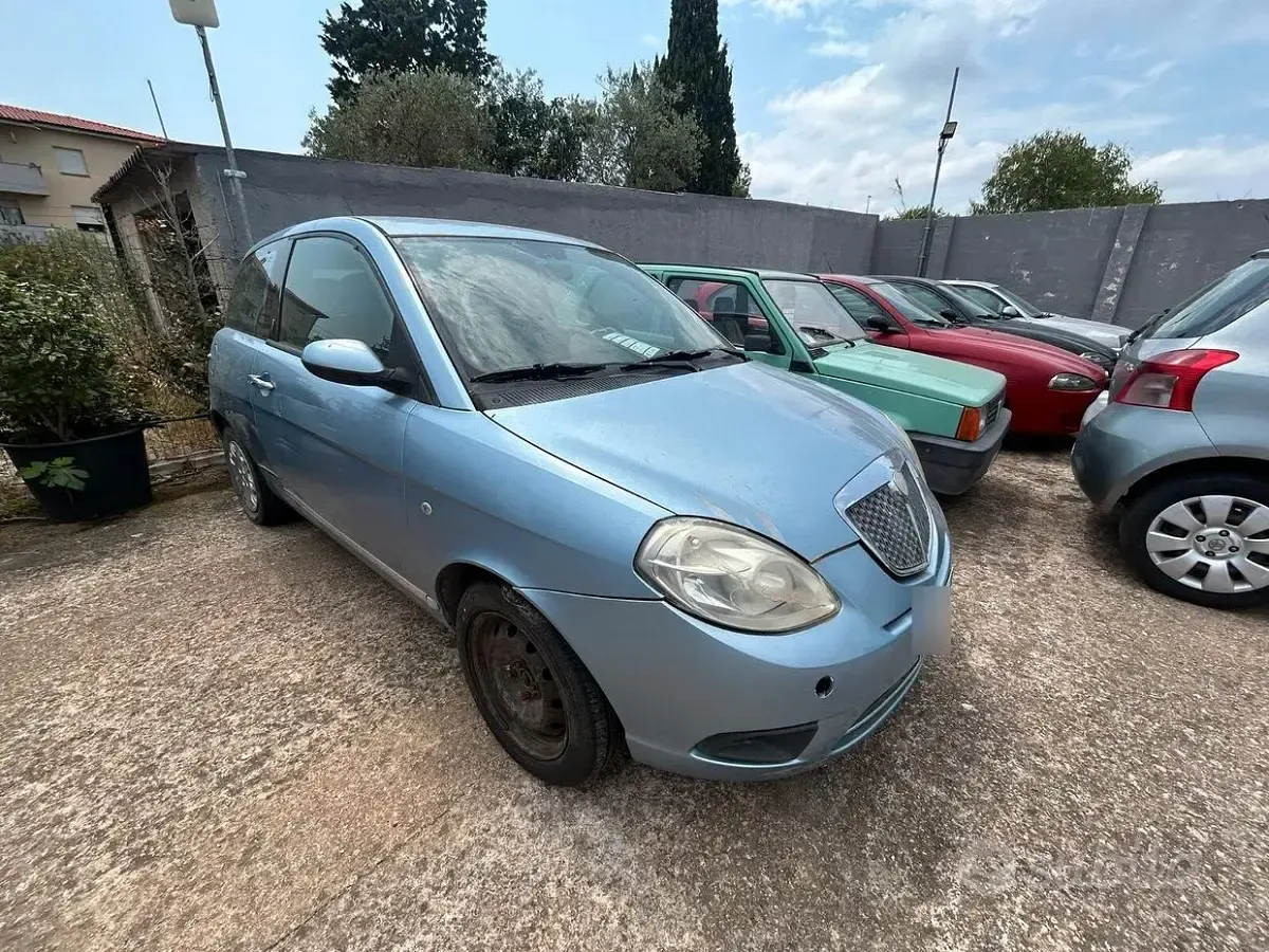 Usata Lancia Ypsilon 75 CV (55 kW) 2007 Bluazzurro Utilitaria