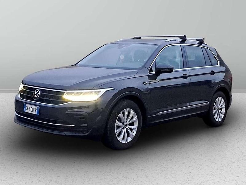 Grigio scuro Usata 2022 VW Tiguan Life SUV | 21.900 € (Super prezzo) - Immagine 1/4