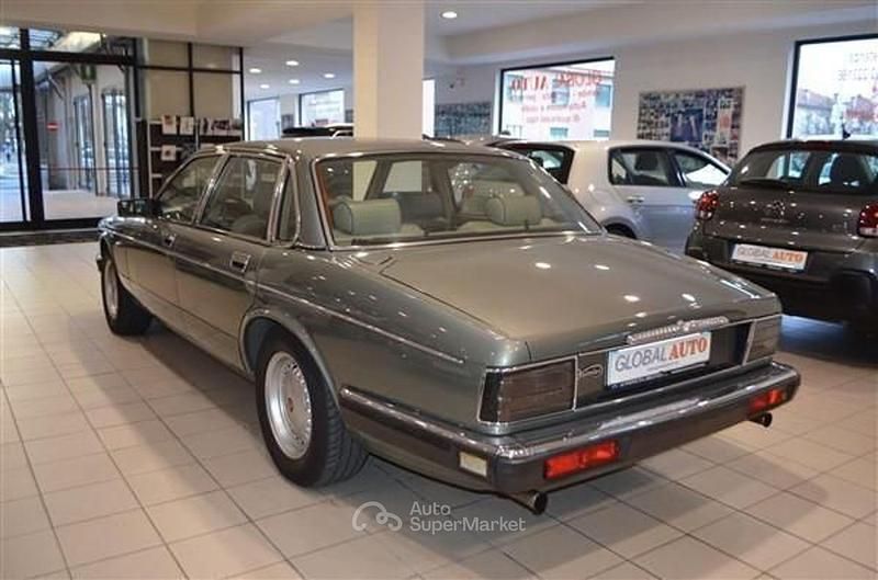 Usata Jaguar XJ40 Sovereign 222 CV (163 kW) 1990 Grigio Berlina