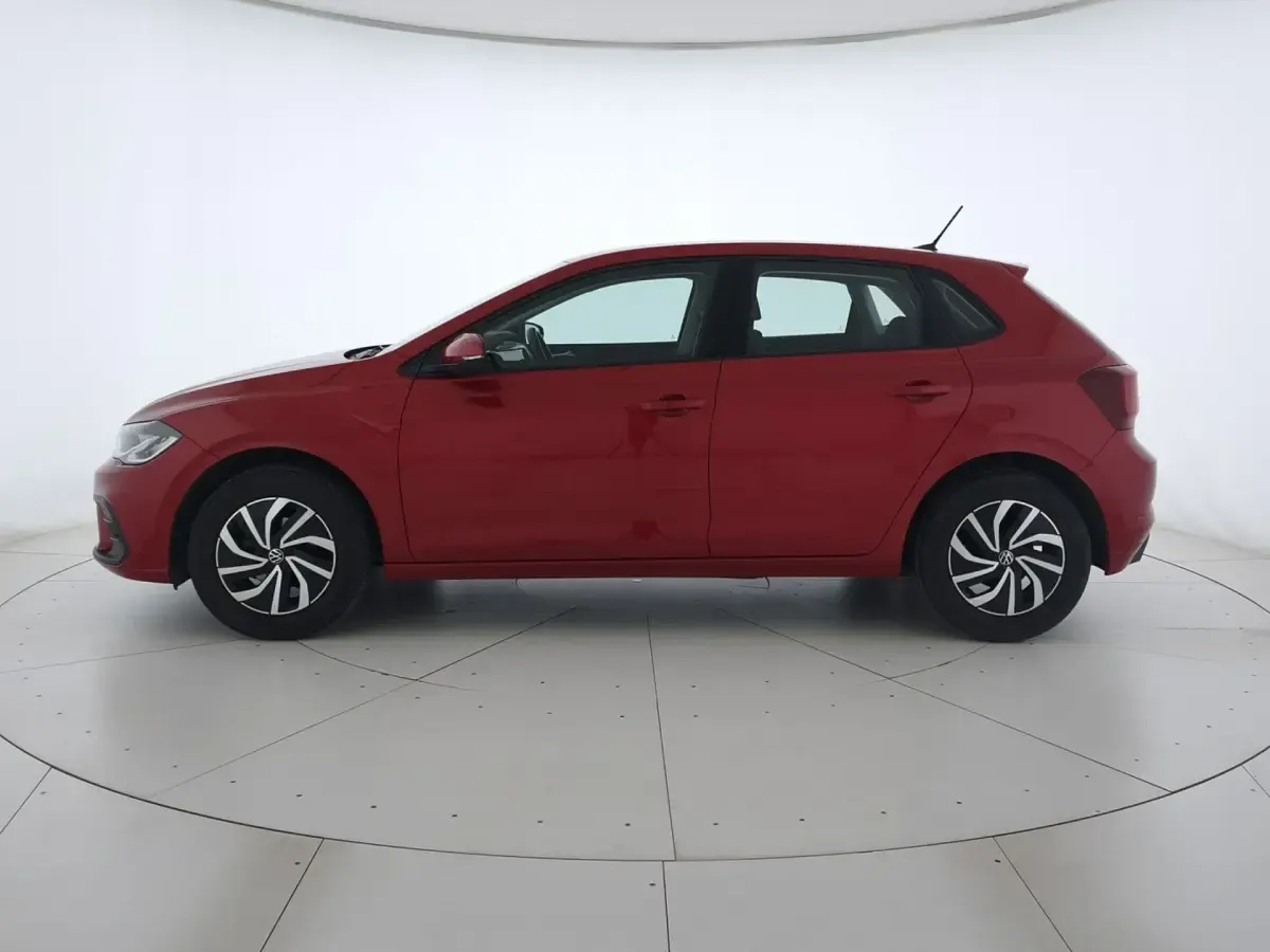 Usata VW Polo Life 80 CV (58 kW) 2023 Kings red metallizzato Utilitaria