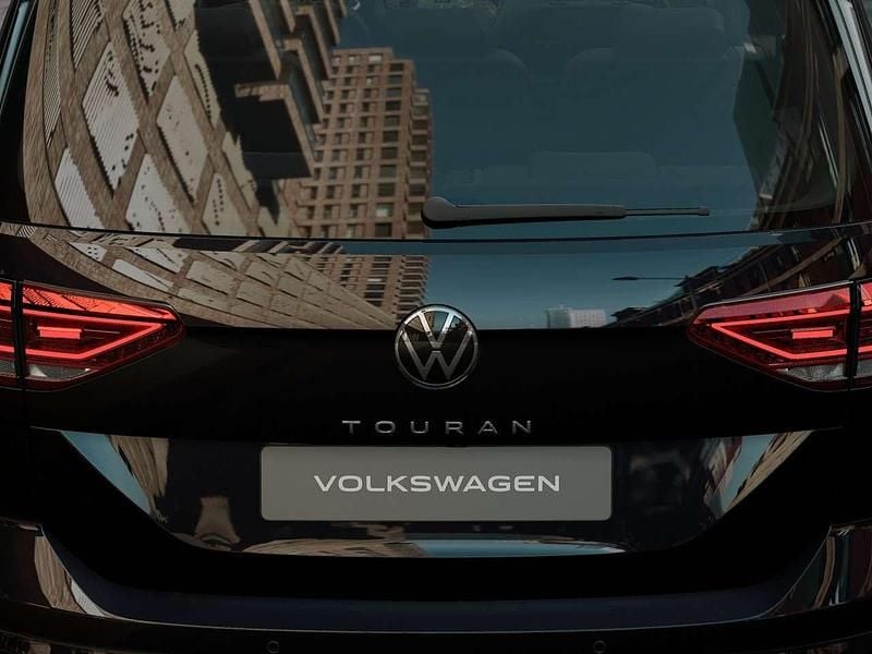 Nuova VW Touran Business 150 CV (110 kW) 2026 Grenadill black metallizzato Monovolume
