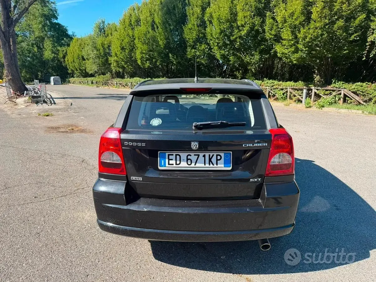 Usata Dodge Caliber SXT 140 CV (102 kW) 2010 Nero Utilitaria