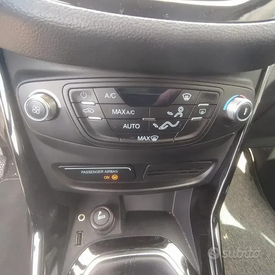 Usata Ford B-MAX Titanium 100 CV (73 kW) 2014 Grigio Monovolume