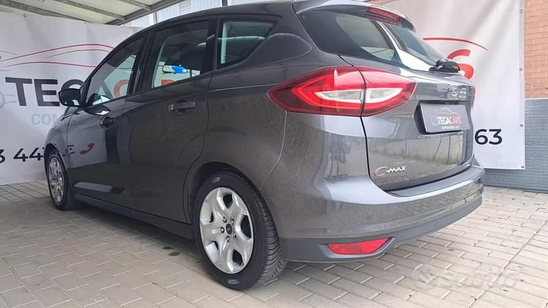 Begagnad Ford C-MAX Titanium 120 HK (88 kW) 2015 Grå Minibuss