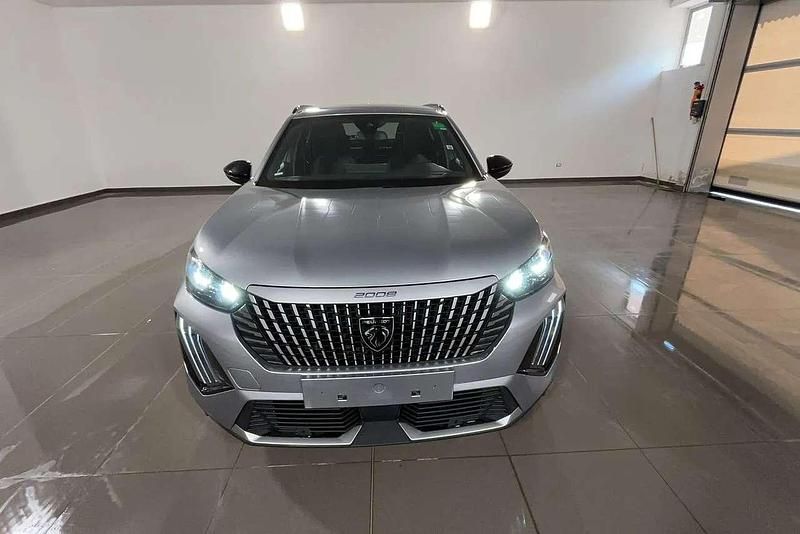 Usata Peugeot 2008 Allure 101 CV (74 kW) 2024 Grigio SUV