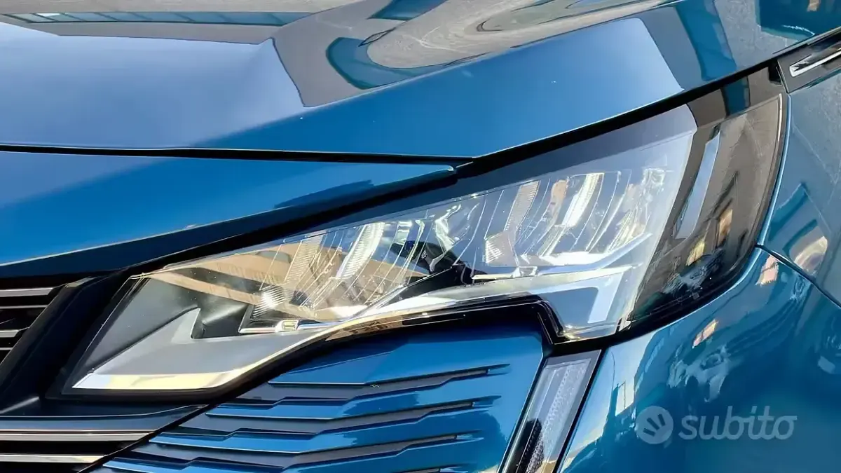 Usata Peugeot 5008 Allure 131 CV (96 kW) 2021 Blu/azzurro SUV