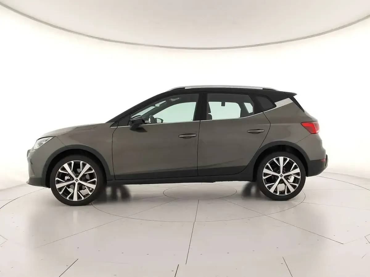 Usata Seat Arona 116 CV (85 kW) 2024 Grigio cliff nero midnight SUV