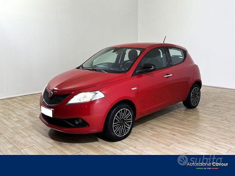 Usata Lancia Ypsilon Silver 69 CV (50 kW) 2020 Rosso Utilitaria