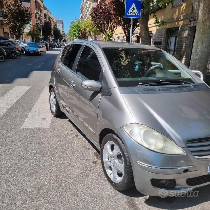 Usata Mercedes A200 116 CV (85 kW) 2008 Grigio Berlina