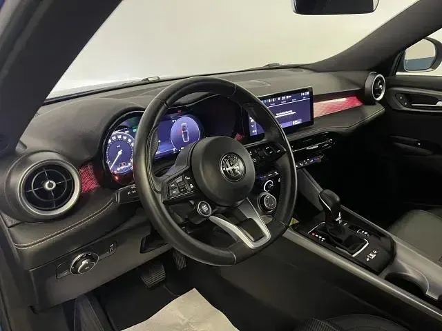 Używany Alfa Romeo Tonale Ti 131 KM (96 kW) 2023 Niebieski SUV