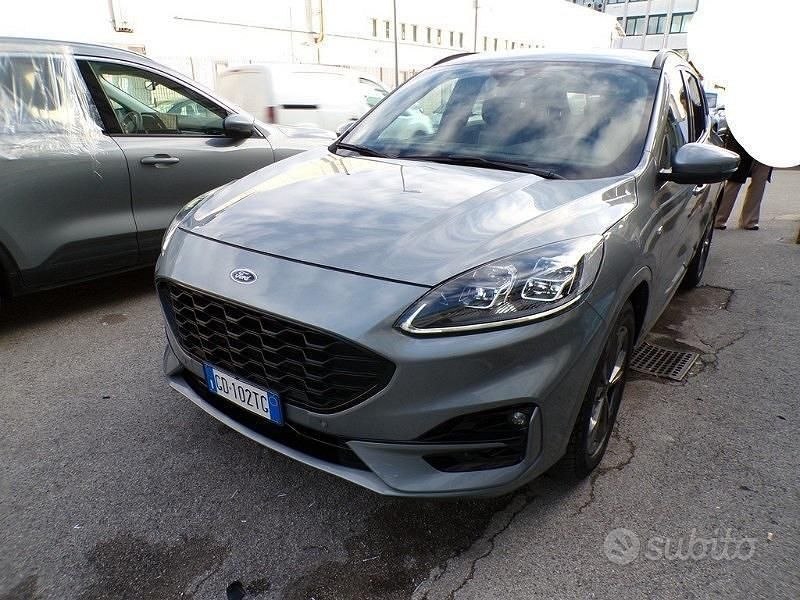 Usata Ford Kuga ST-Line 120 CV (88 kW) 2022 Grigio SUV
