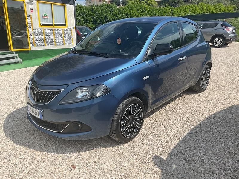 Usata Lancia Ypsilon Silver 69 CV (50 kW) 2023 Blu Utilitaria