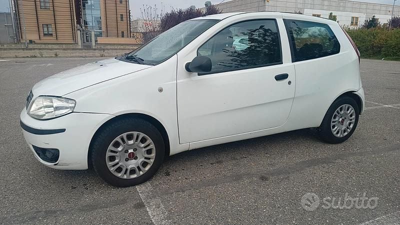 Bianco Usata 2010 Fiat Punto Due volumi | 1950 € (Ottimo prezzo) - Immagine 1/4