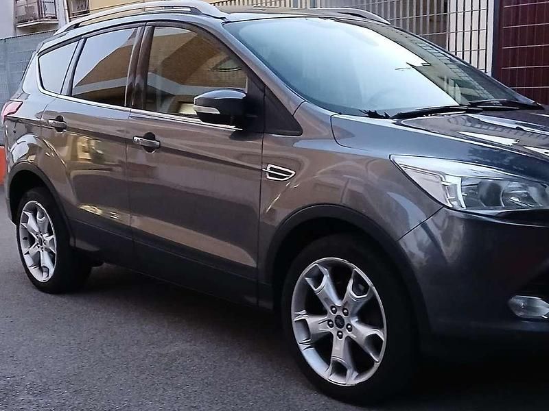 Usata Ford Kuga 163 CV (119 kW) 2014 Argento SUV
