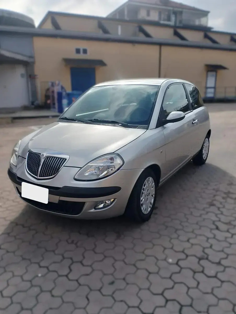 Usata Lancia Ypsilon 60 CV (44 kW) 2006 Oro Utilitaria