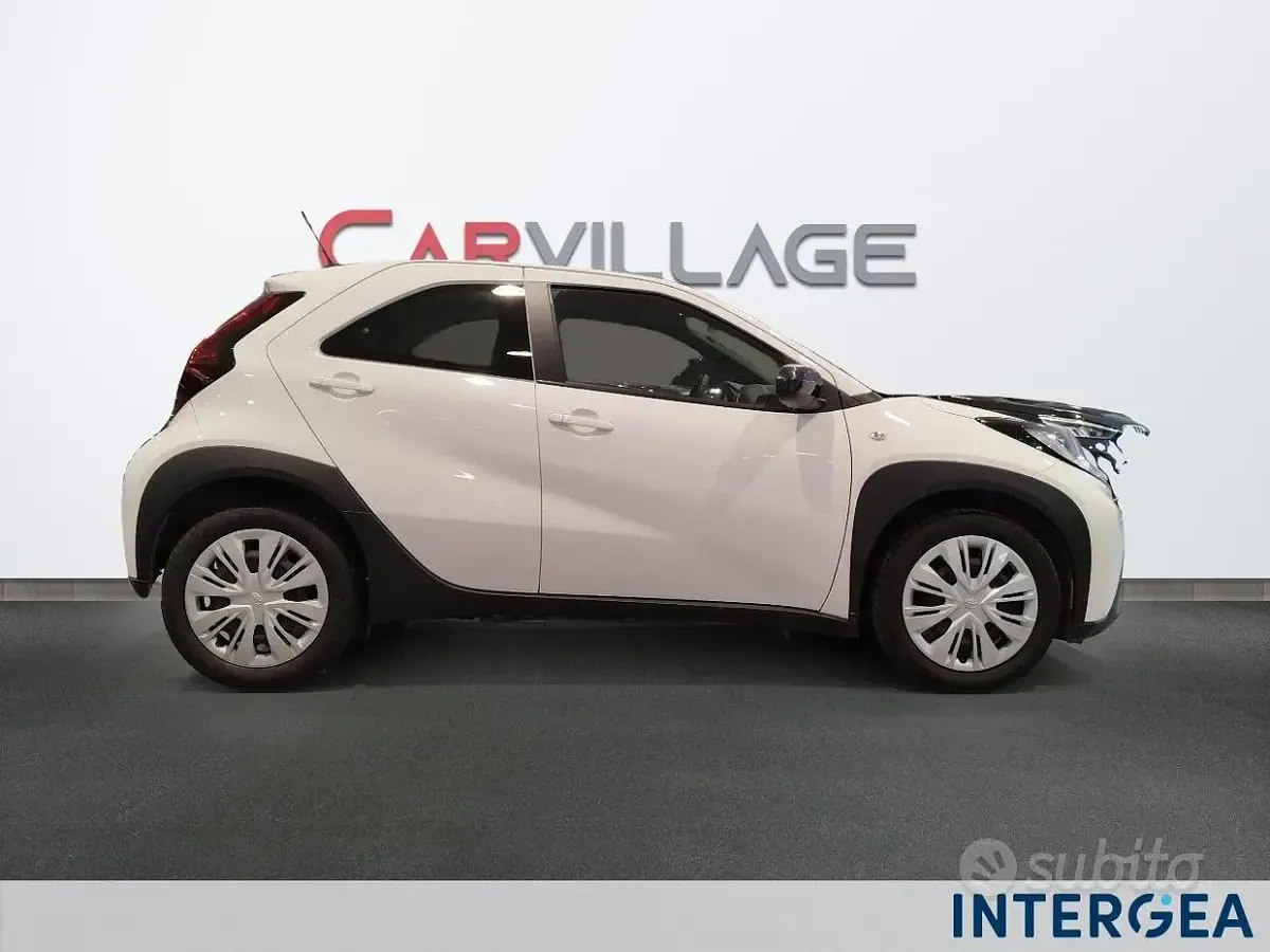 Usata Toyota Aygo X Active 72 CV (52 kW) 2025 Bianco SUV