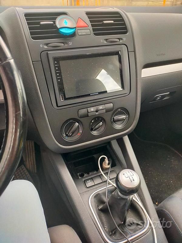 Nero Usata 2007 VW Golf Tre volumi | 1900 € - Immagine 1/4