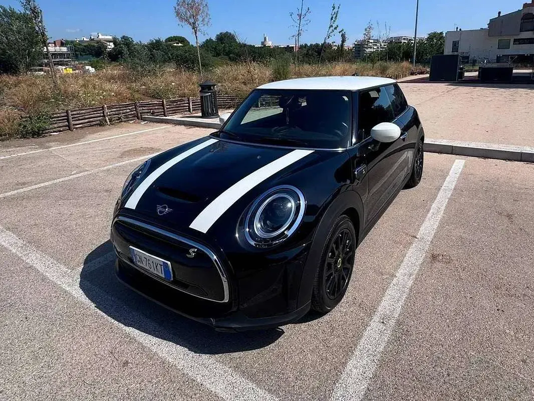 Usata Mini Cooper SE 75 kW (102 CV) 2023 Nero Utilitaria