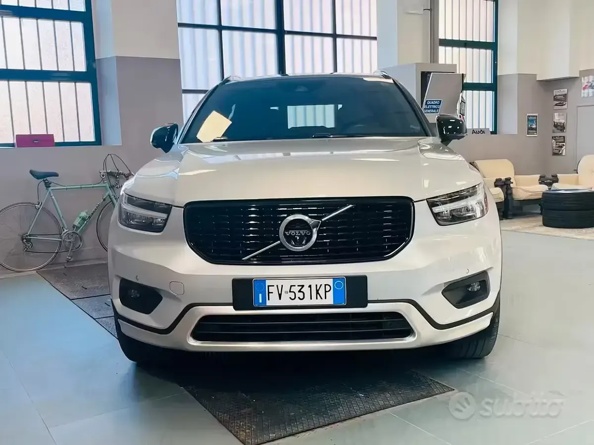 Usata Volvo XC40 R-Design 190 CV (139 kW) 2019 Grigio SUV