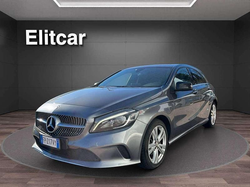 Grigio Usata 2017 Mercedes A200 Tre volumi | 13.790 € (Super prezzo) - Immagine 1/4