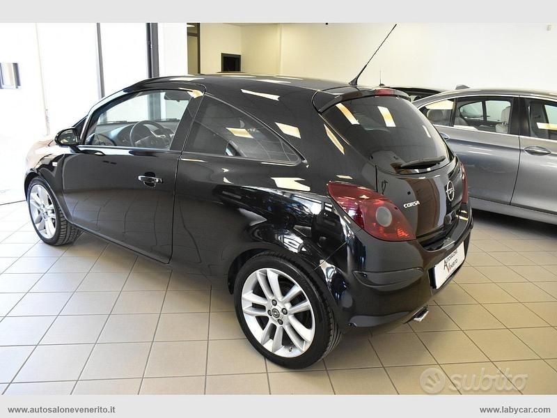 Usata Opel Corsa Sport 75 CV (55 kW) 2009 Nero Utilitaria