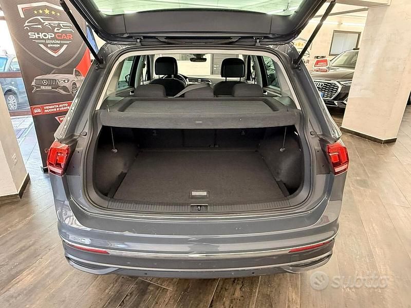 Usado VW Tiguan Life 150 HP (110 kW) 2021 Cinzento SUV