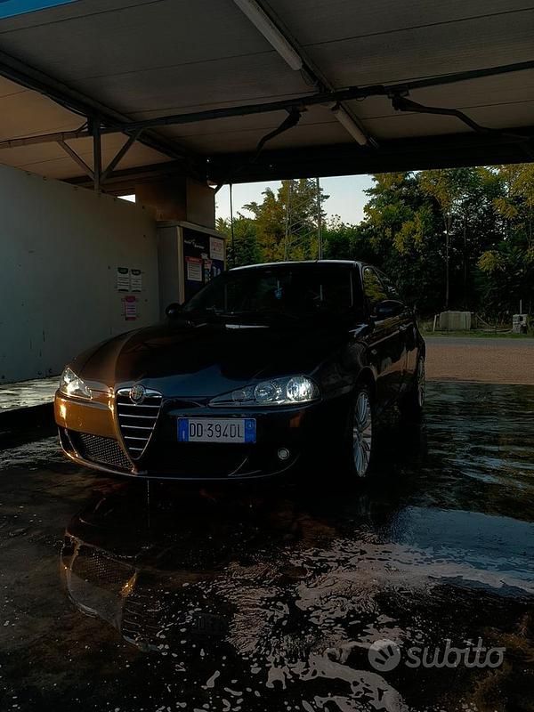 Usata Alfa Romeo 147 120 CV (88 kW) 2006 Nero Utilitaria