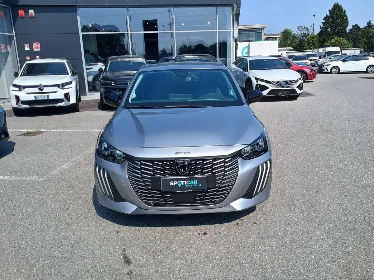 Usata Peugeot 208 Allure 101 CV (74 kW) 2025 Grigio artense Utilitaria