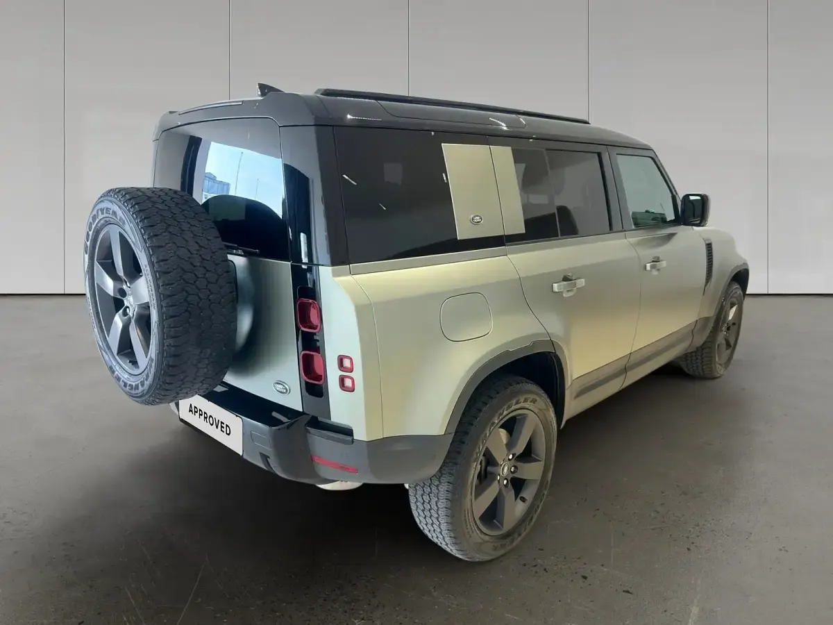 Käytetty Land Rover Defender SE 200 HP (147 kW) 2021 Vihreä Katumaasturi