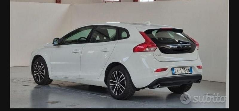 Usata Volvo V40 Business Edition 120 CV (88 kW) 2019 Bianco Station wagon