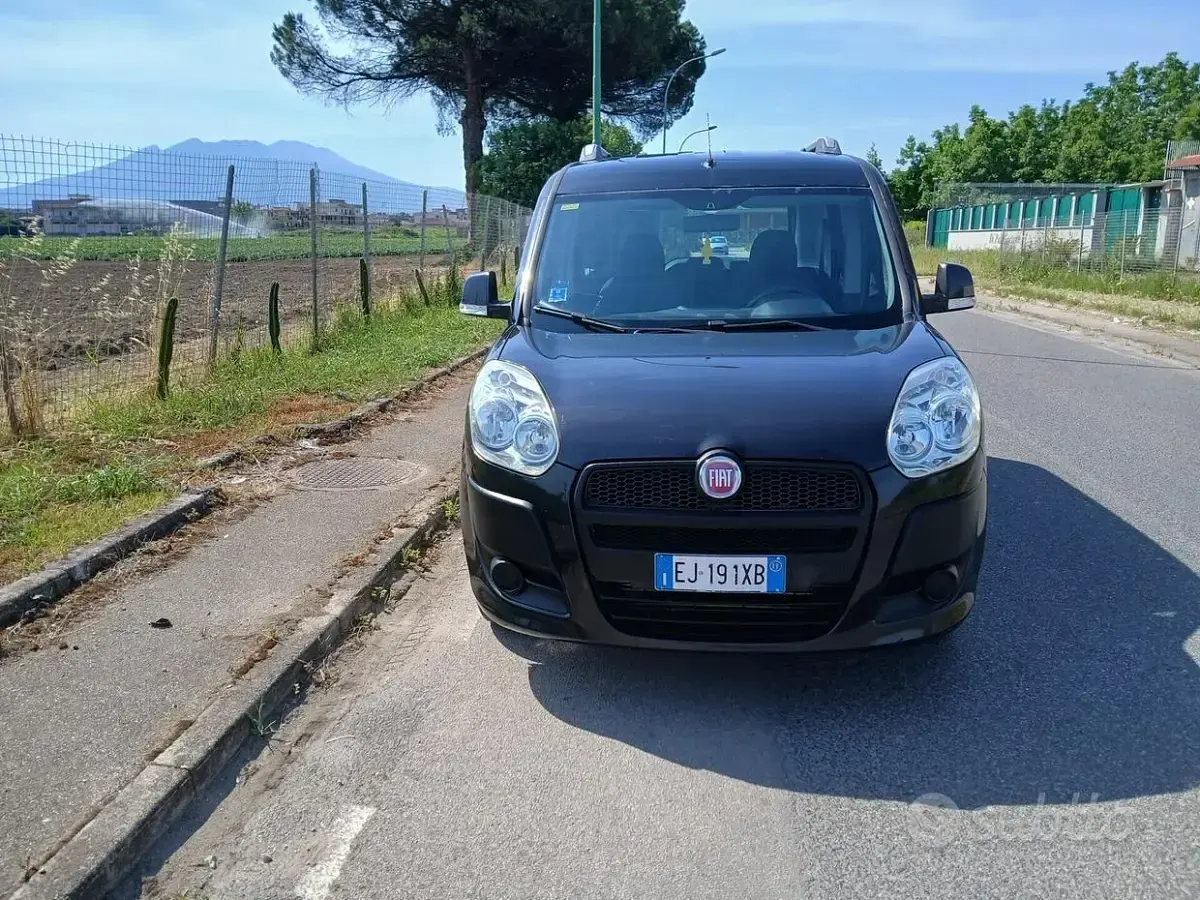 Usata Fiat Doblò 120 CV (88 kW) 2012 Nero Monovolume