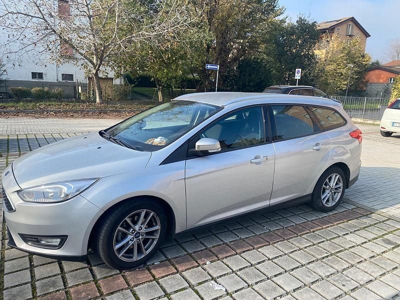 Usata Ford Focus 120 CV (88 kW) 2018 Grigio Station wagon