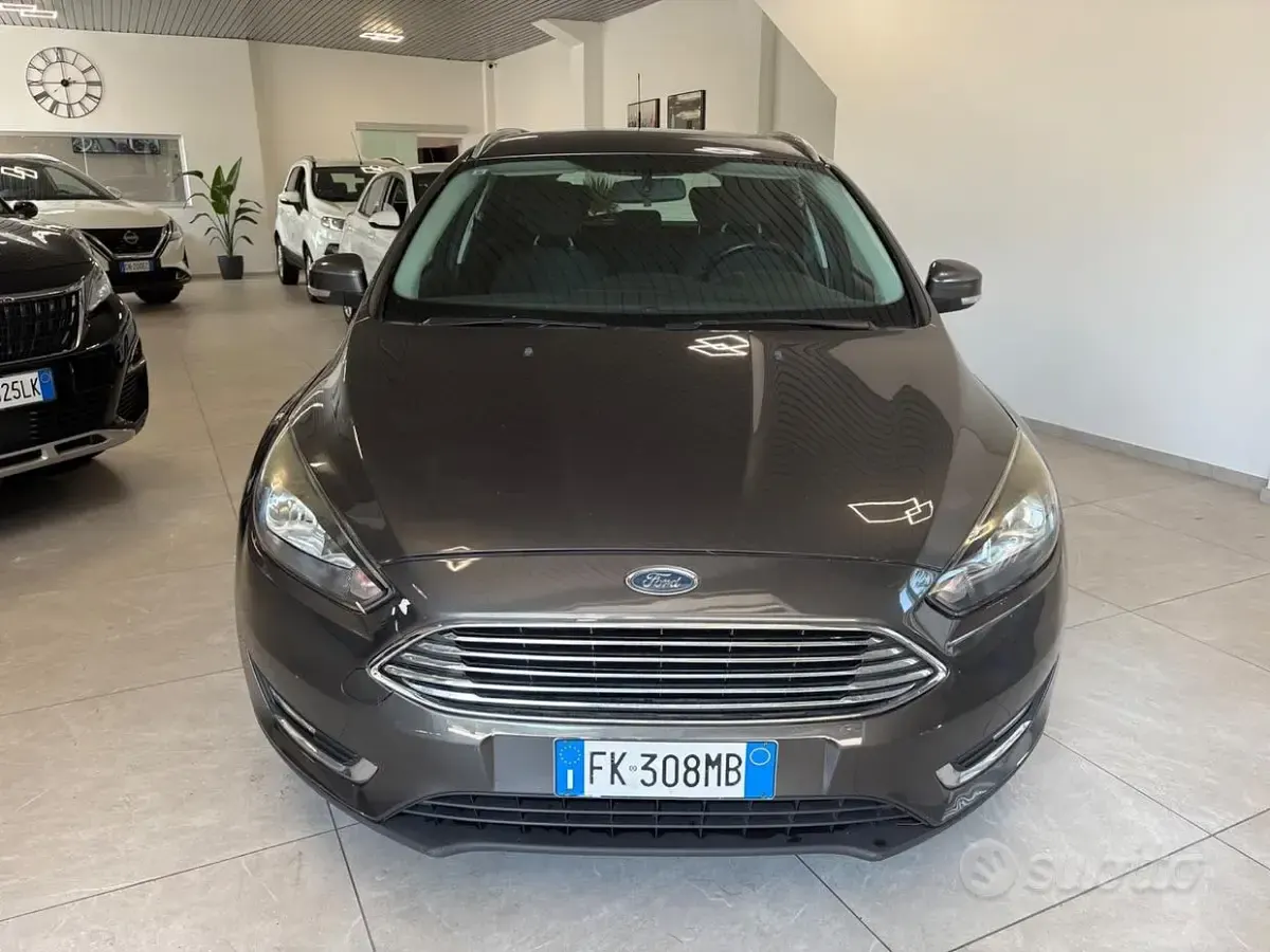 Usata Ford Focus ST-Line 120 CV (88 kW) 2018 Grigio Station wagon