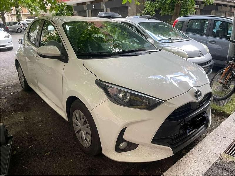 Usata Toyota Yaris Hybrid Active 92 CV (67 kW) 2023 Berlina