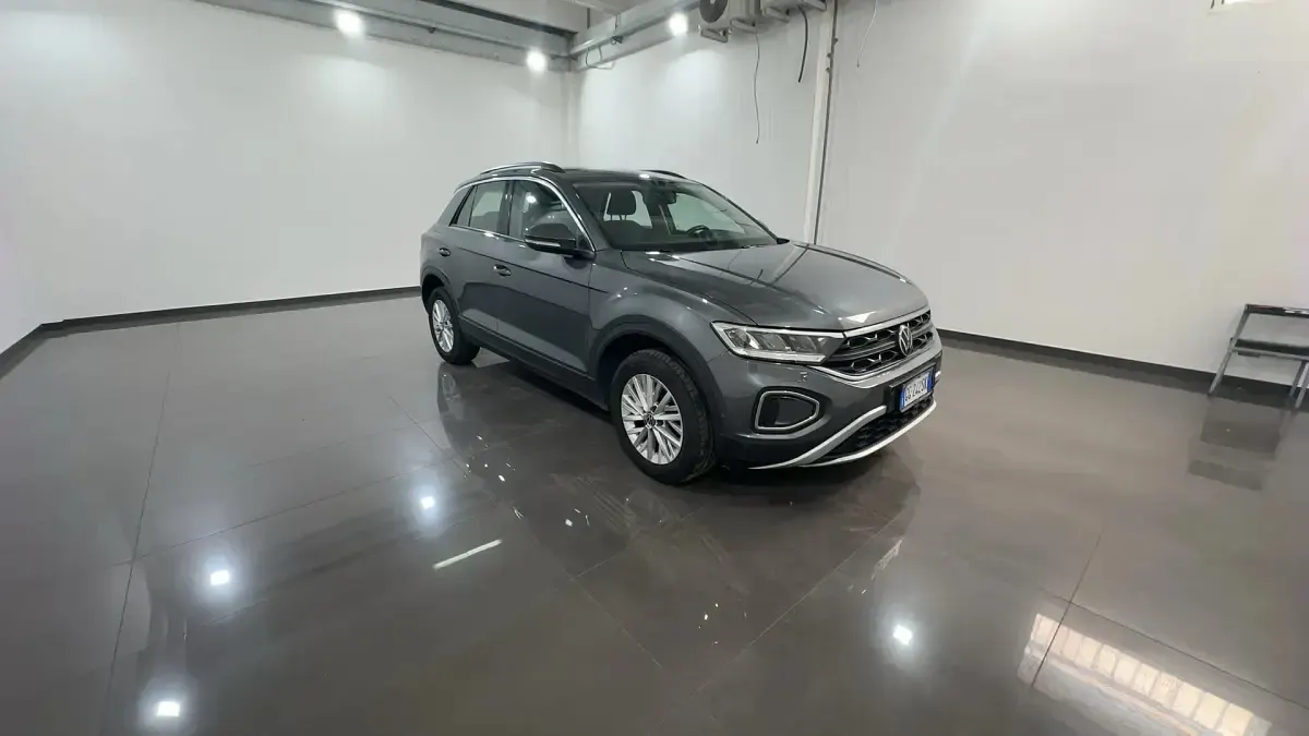 Usata VW T-Roc Life 150 CV (110 kW) 2022 Indium grey met. SUV