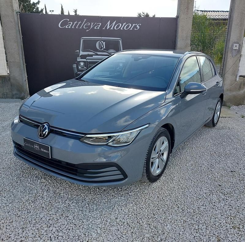 Grigio Usata 2022 VW Golf Style Tre volumi | 17.999 € (Molto cara) - Immagine 1/4