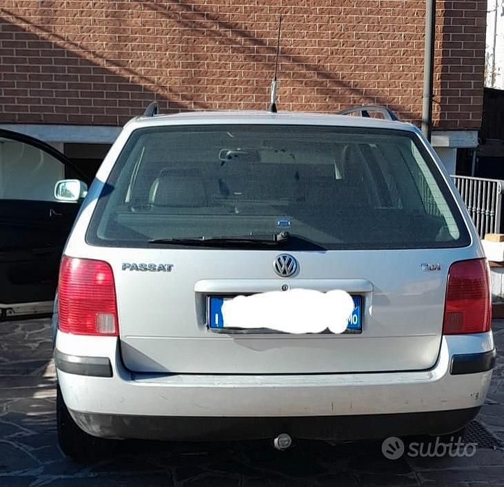 Usata VW Passat 115 CV (84 kW) 2000 Grigio Station wagon
